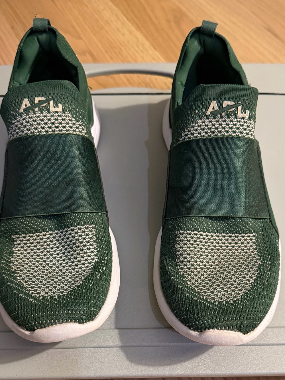 APL TechLoom Bliss Slip On Sneakers Olive Green Men's 10.5 (Women's 12)